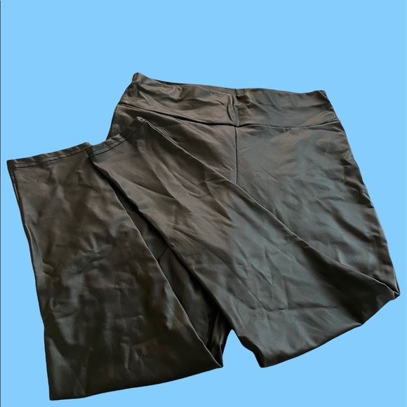 Faux leather leggings - Picture 3 of 3